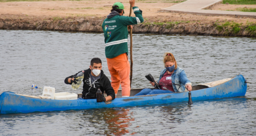 El municipio de Resistencia y APA realizaron un control de la calidad de agua en la laguna Francia