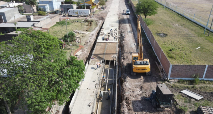Se ejecuta en Castelli una obra de pavimento 