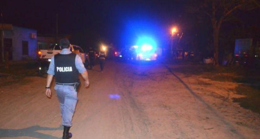 Quisieron detener a joven, los vecinos agredieron a los policías