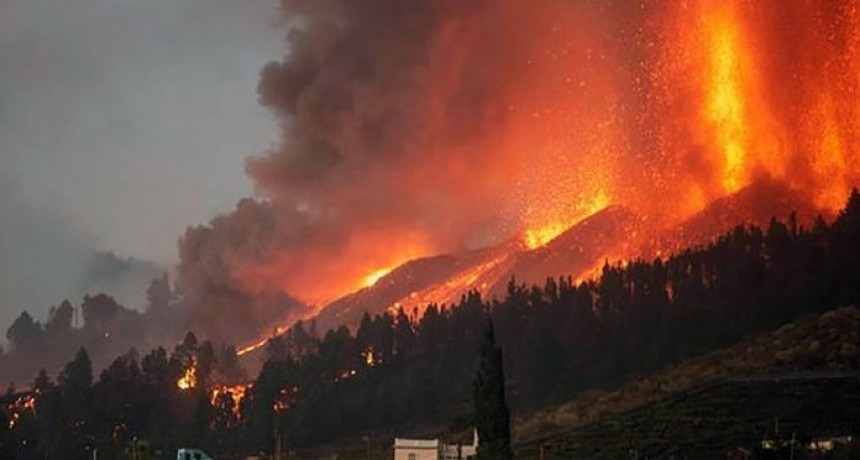Entró en erupción un volcán en Islas Canarias
