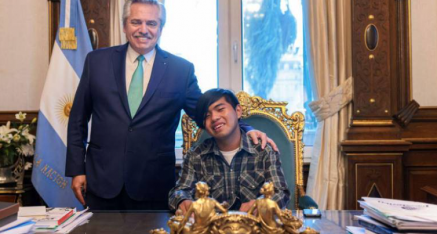 El presidente recibió al joven wichi nominado a un premio internacional
