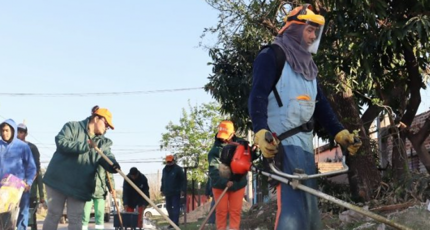 Resistencia avanzó en la limpieza integral de espacios públicos en Villa Pegoraro