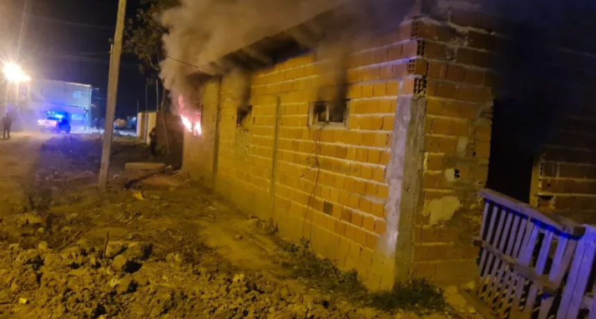 Resistencia: pelea a gritos entre una pareja terminó con el incendio de una vivienda y pérdidas materiales