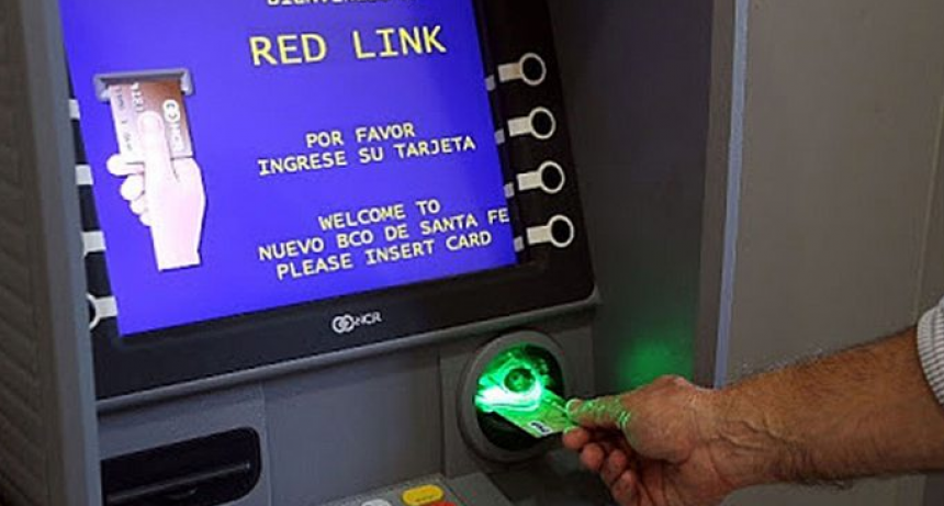 Comienzan a normalizarse los servicios de cajeros automáticos y tarjeta de débito