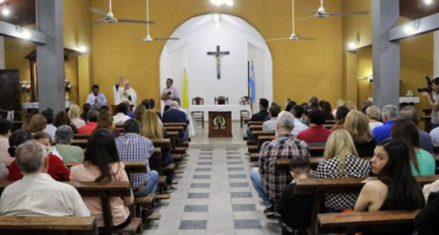 El gobernador inauguró las obras de refacción y ampliación de la Capilla de Colonia Benítez