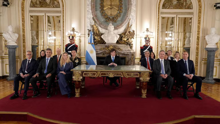 Milei anunci&oacute; la construcci&oacute;n de una base naval en Tierra del Fuego y sanciones a petroleras que operen en Malvinas