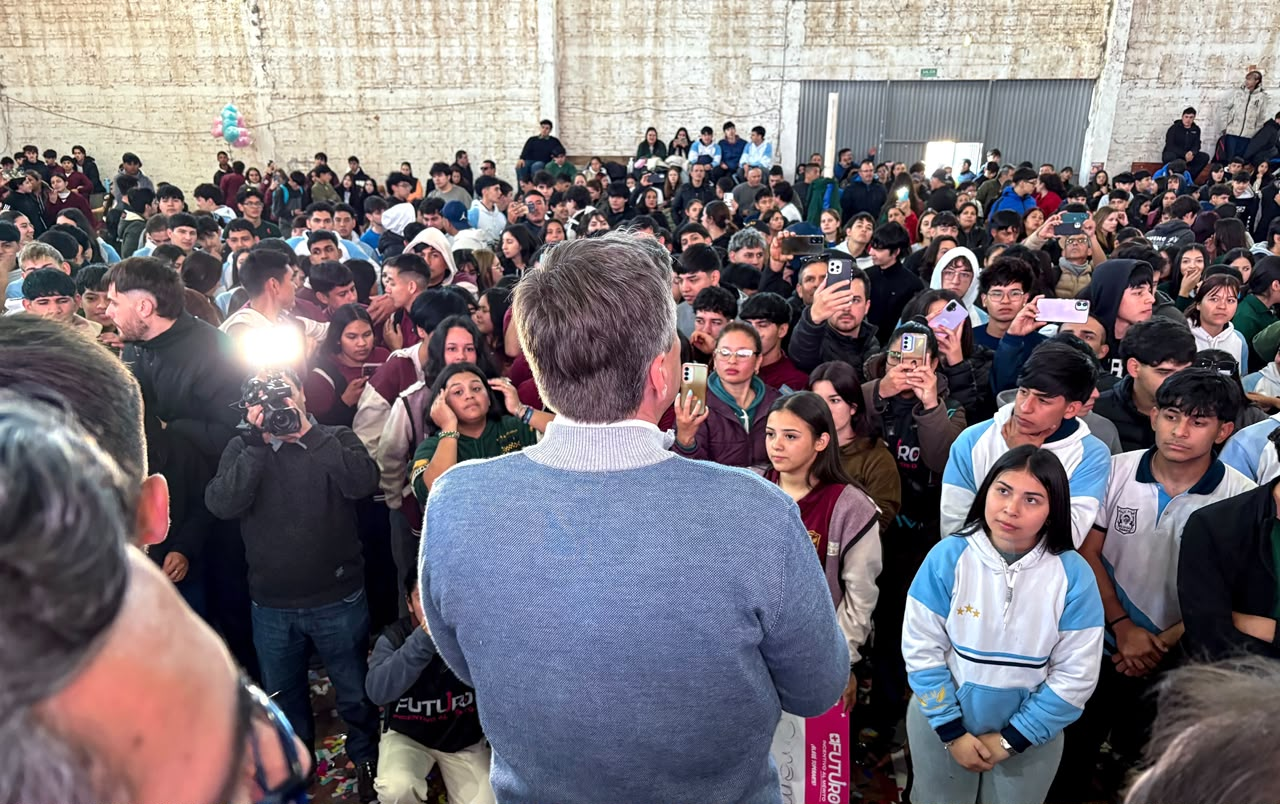 Zdero llev&oacute; +Futuro a Gral. San Mart&iacute;n: "Queremos que se animen a so&ntilde;ar en grade"