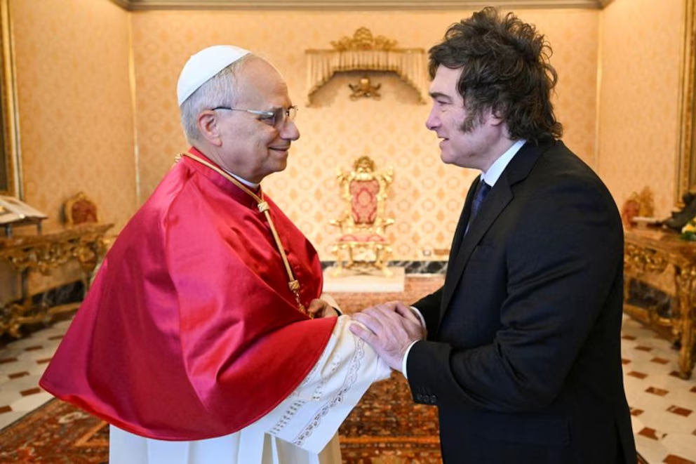 El nuevo dato de pobreza debilita la posición del Gobierno frente a la Iglesia antes de la llegada del Papa