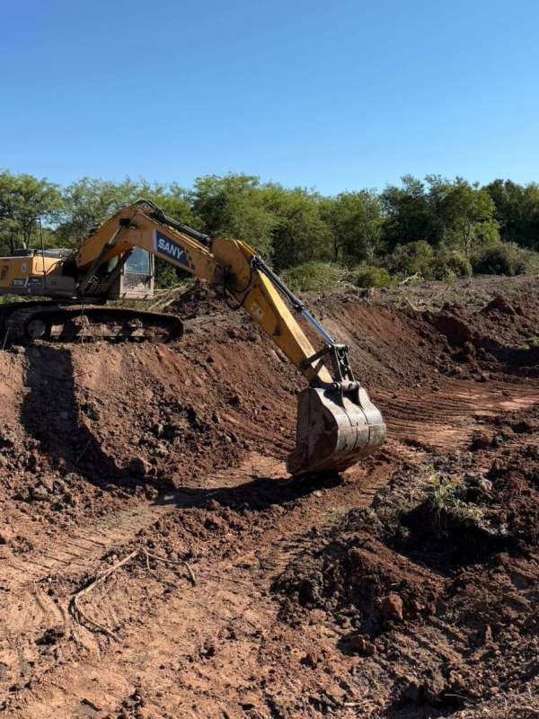 El gobierno provincial fortalece la infraestructura h&iacute;drica con m&aacute;s mantenimiento y limpieza de canales