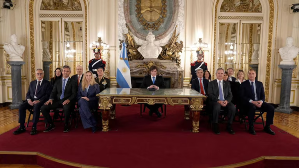 Milei anunci&oacute; la construcci&oacute;n de una base naval en Tierra del Fuego y sanciones a petroleras que operen en Malvinas