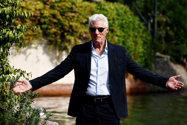 Richard Gere, a los 77: los tres h&aacute;bitos con los que desaf&iacute;a el paso del tiempo y mantiene su bienestar f&iacute;sico y mental