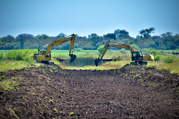 Zdero prioriza la prevenci&oacute;n: avanza la limpieza del canal R&iacute;o Muerto para proteger a las familias y a la producci&oacute;n