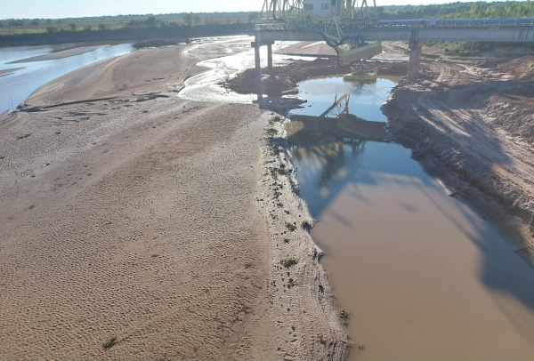 PUERTO LAVALLE: SAMEEP despliega maquinaria especial ante el desv&iacute;o del R&iacute;o Bermejo 