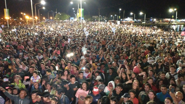 Una multitud recibió el 85° aniversario de Castelli: hoy siguen los festejos