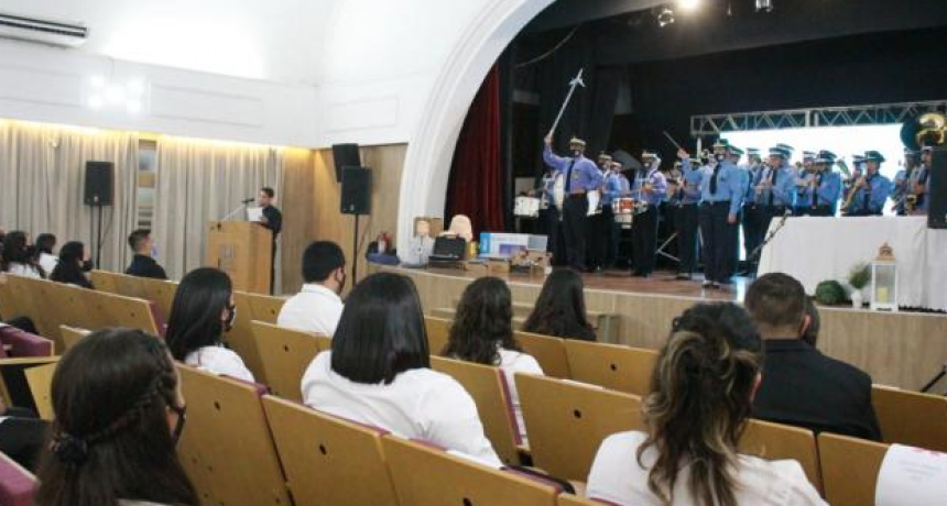 Autoridades de Salud y Educación encabezaron la entrega de títulos a nuevos enfermeros