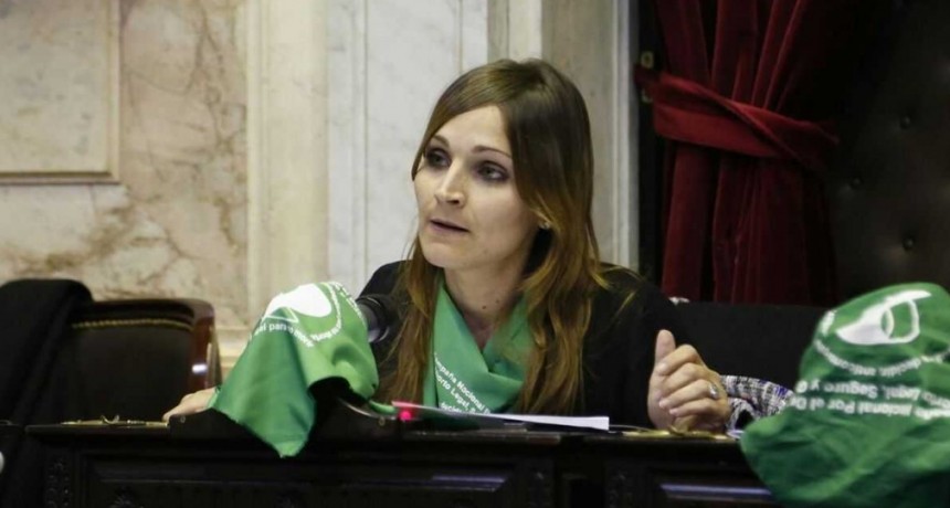 “Los legisladores de JxC sostienen una postura en los medios y después hacen otra cosa”,