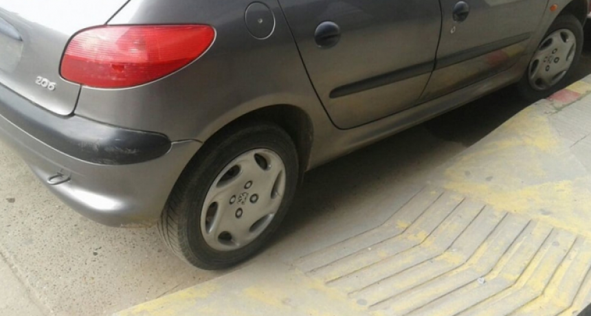 Secuestrarán vehículos que obstruyan rampas, garajes y espacios reservados en Resistencia