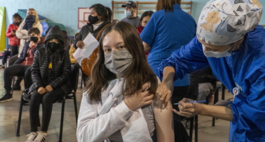 Avanza la vacunación de niños y adolescentes de entre 12 y 17 años en todo el país