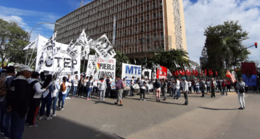 Cooperativas de trabajo y movimientos se movilizan a Casa de Gobierno