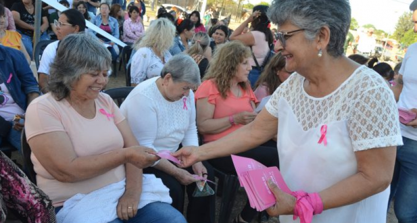 Tomatelo a pecho: el municipio de Resistencia inauguró el “Mes Rosa” en el Centro Comunitario 244 viviendas