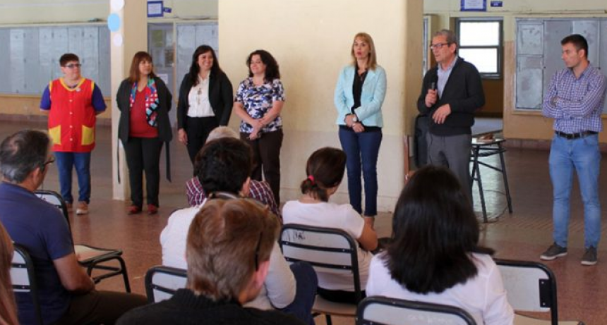 Obras en la Escuela Normal: Educación y comunidad acordaron traslado de estudiantes y mesa ampliada