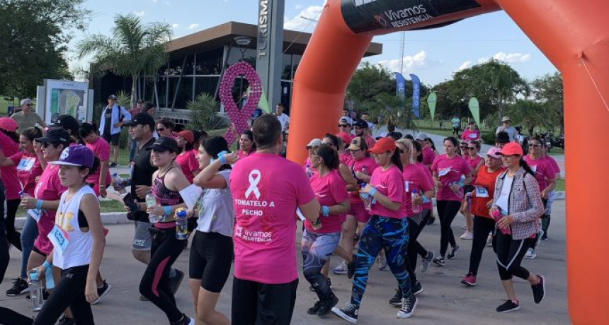 Más de 300 personas dieron color a la maratón rosa, organizada por Resistencia para concientizar sobre el cáncer de mama