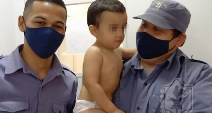 Con maniobras de RCP, policías socorrieron a un bebé que convulsionaba