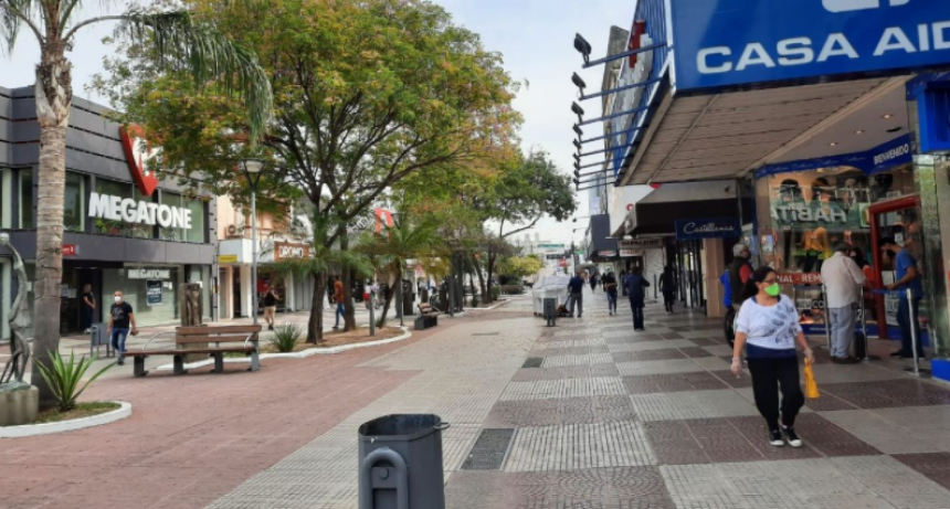 Probabilidad de chaparrones y una jornada mayormente nublada