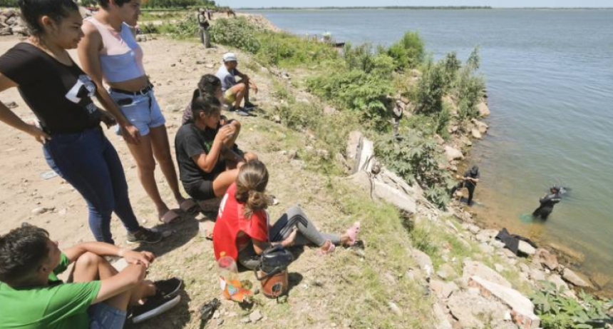 Corrientes: encontraron muerto al joven que se había tirado al Paraná tras huir de la Policía