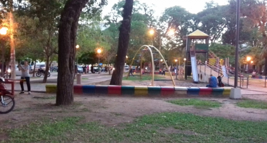 Ofertó en Facebook el celular que robó y fue a entregarlo junto a su novia, terminaron presos