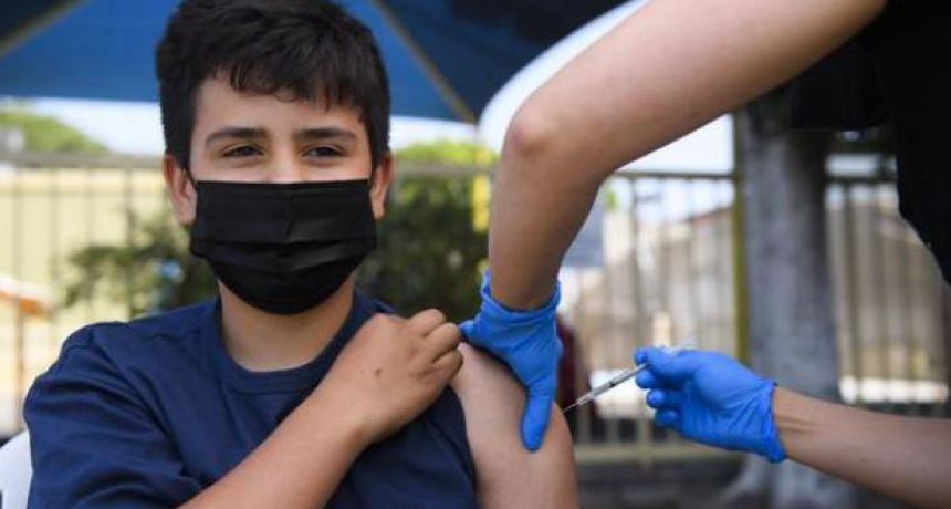 Este lunes habrá una posta de vacunación para “viajeros estudiantiles” en el Parque de la Democracia