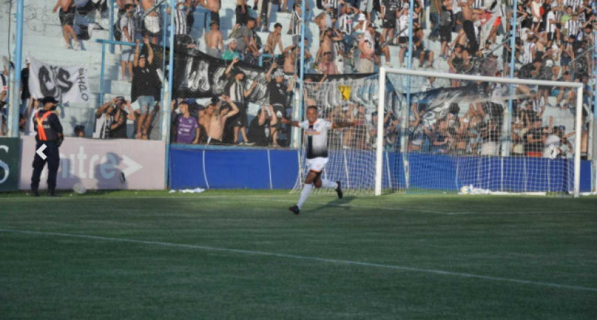 For Ever pasó a semifinales en los penales y sigue soñando con el ascenso