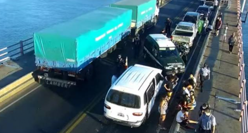 Un choque múltiple en el puente Chaco-Corrientes generó graves demoras en el tránsito interprovincial