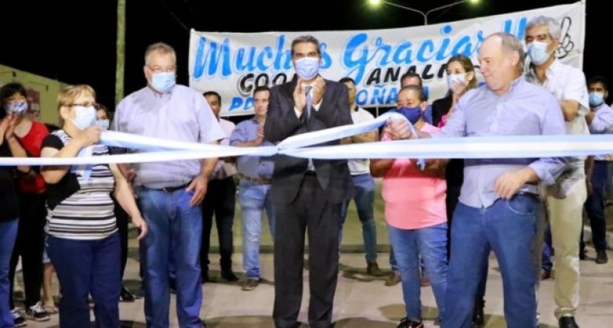 En Castelli, se inauguró más pavimento urbano y entregó viviendas