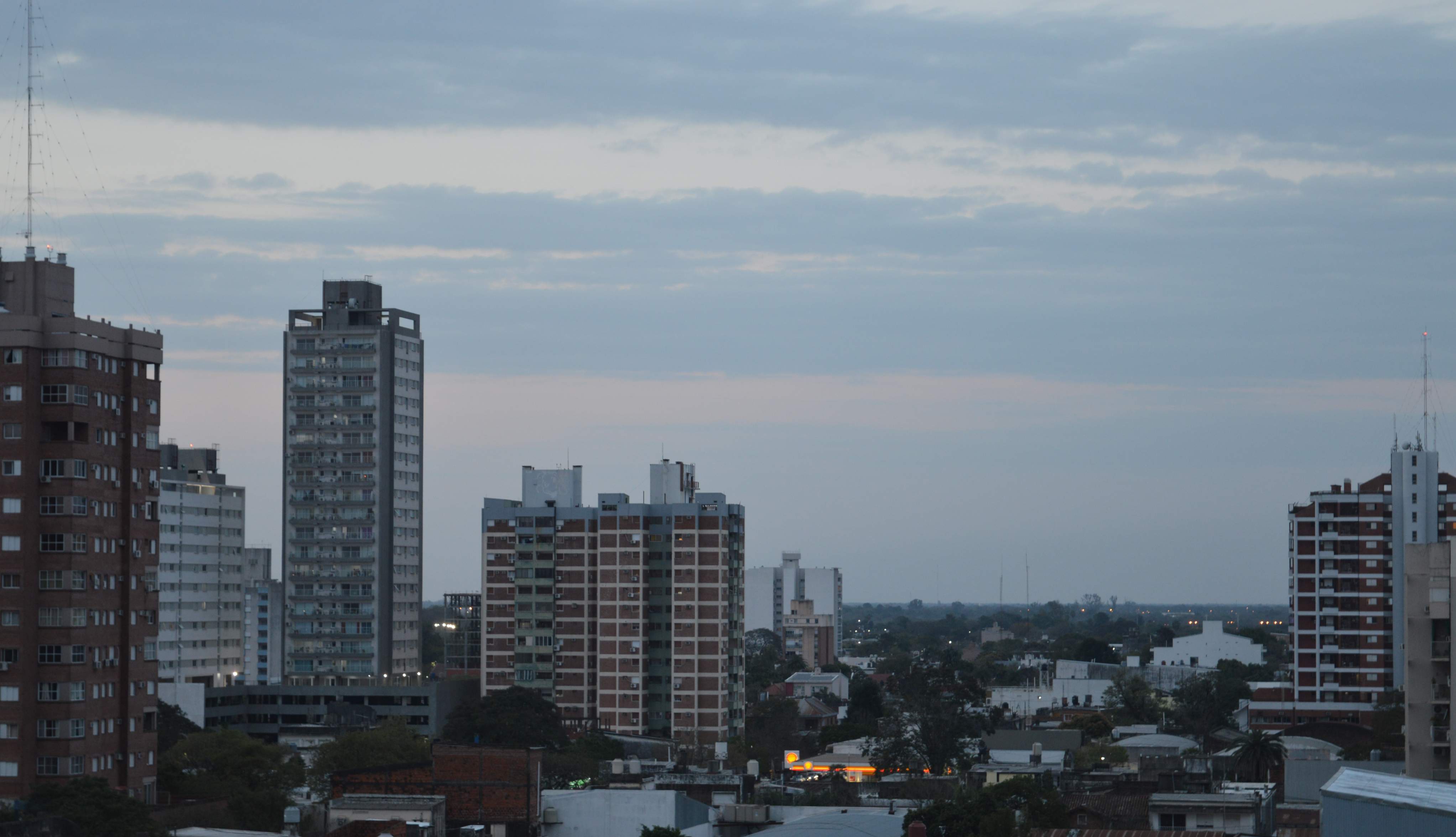 Sábado con pronóstico de lluvias aisladas por la mañana y tormenta por la noche