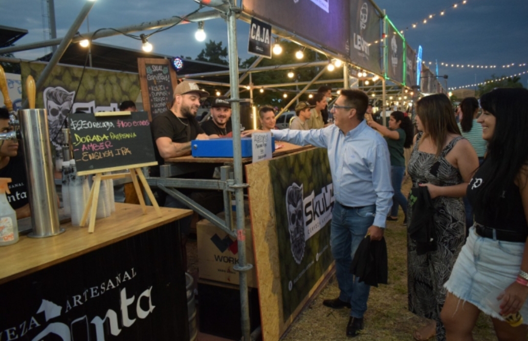 Gustavo Martínez estuvo presente en el 5° Festival de la Cerveza en el Parque 2 de Febrero