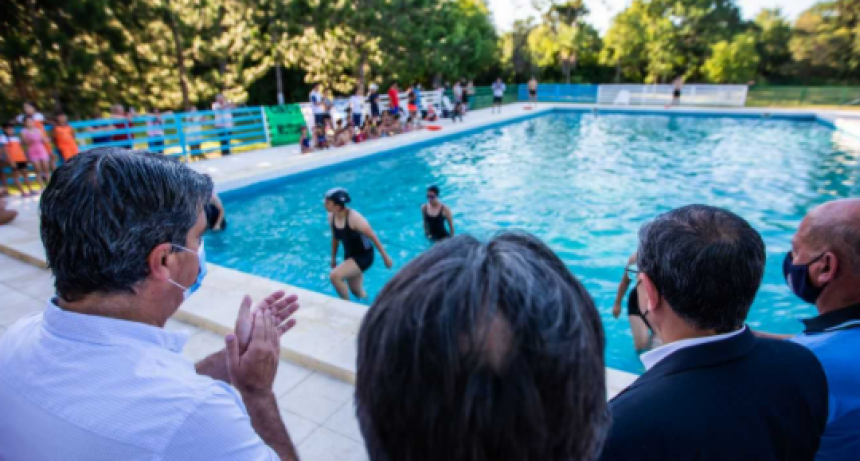 En un predio con múltiples inversiones, Jorge Capitanich inauguró la temporada de verano de la familia policial