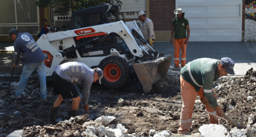 Continúan los operativos de bacheo en el microcentro de Resistencia