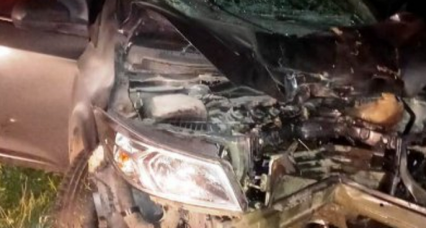 Un muerto y un herido grave por el choque entre un auto y una moto en la ruta 16