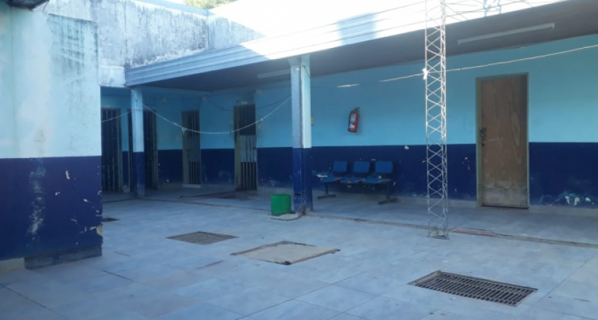 Preso arrojó sangre a los ojos de una médica para evitar ser atendido