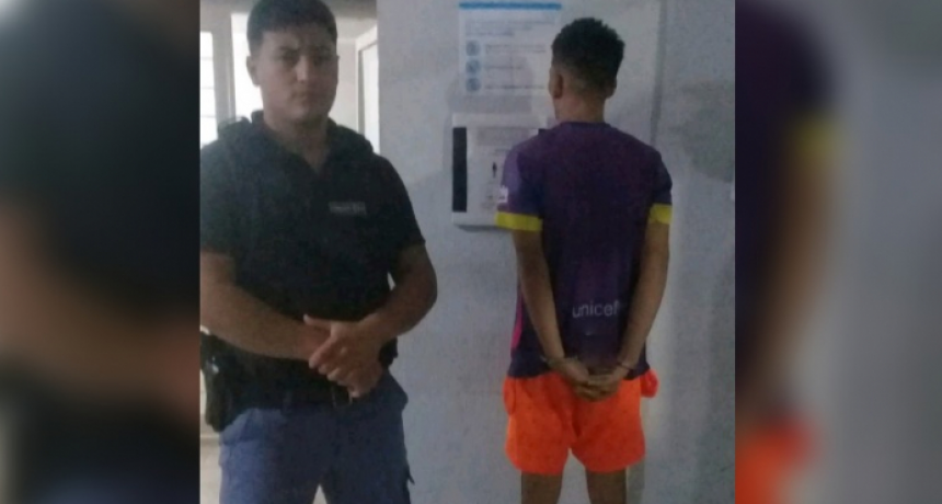 Atacó con un caño de escape a su pareja y la Policía fue a buscarlo a su casa