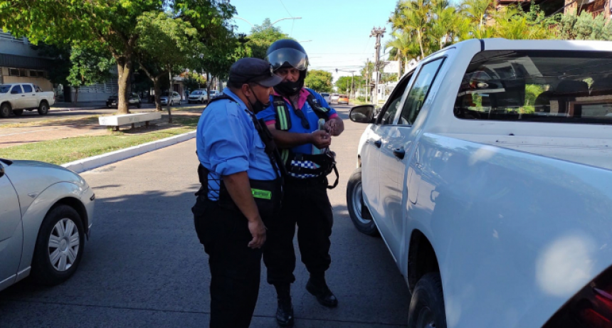 Recuerdan la documentación necesaria para circular a conductores de autos y motos en Resistencia