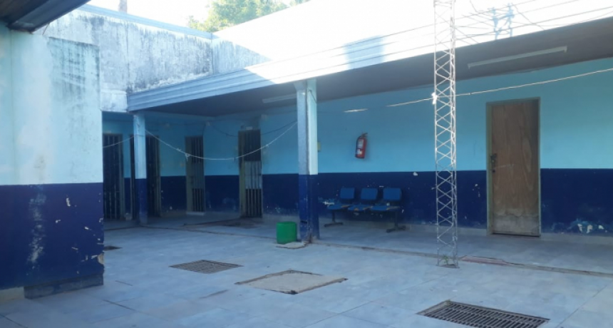 El preso que salpicó con su sangre en el rostro y ojos a una médica dio positivo para HIV