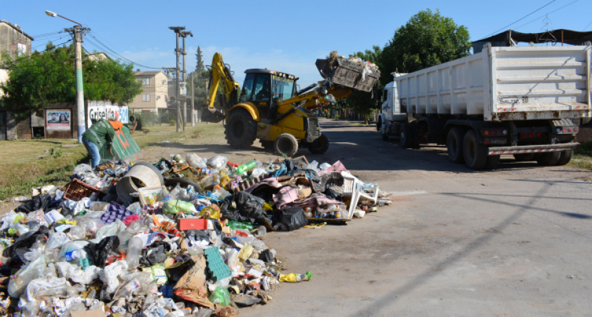 El Municipio de Resistencia realizó operativo de saneamiento integral en el barrio Güiraldes