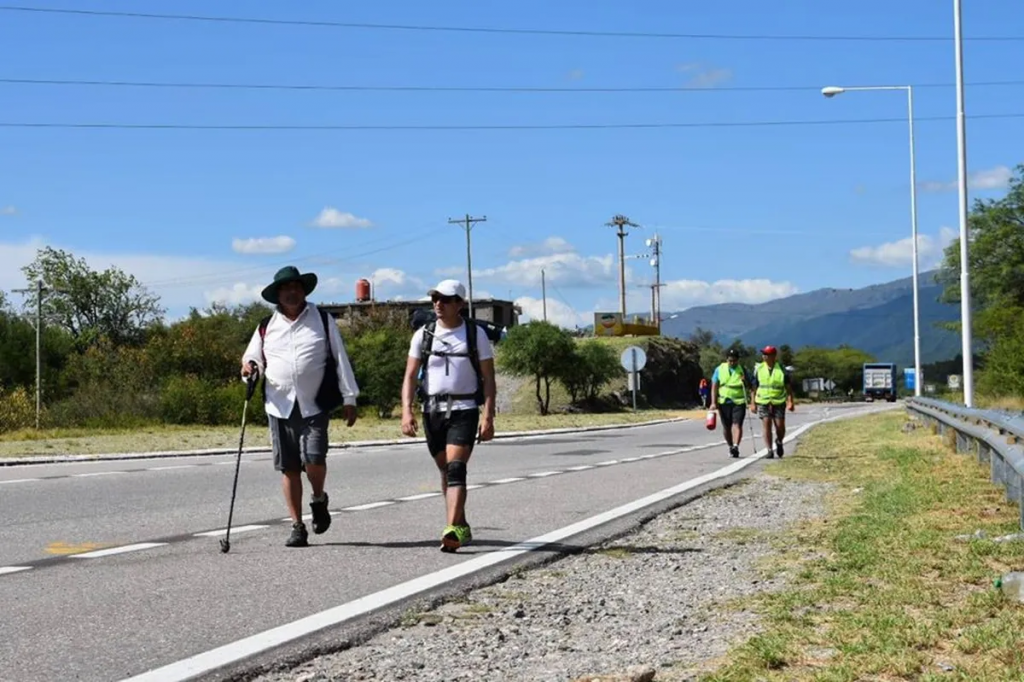 Ruta 38: por presencia de peregrinos, se pide circular con precaución